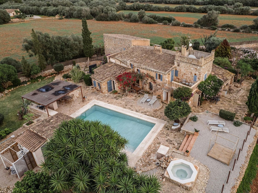 Villa photo 2