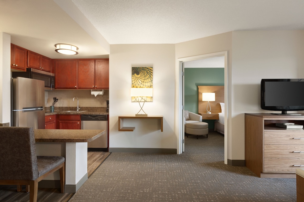 Suite, 2 Bedrooms, Accessible, Kitchen (Mobility) - Photo 4
