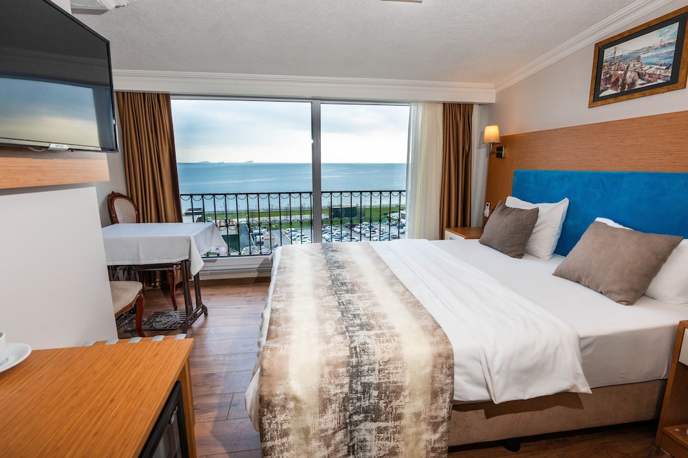 Double Room with Sea View and Balcony photo 3