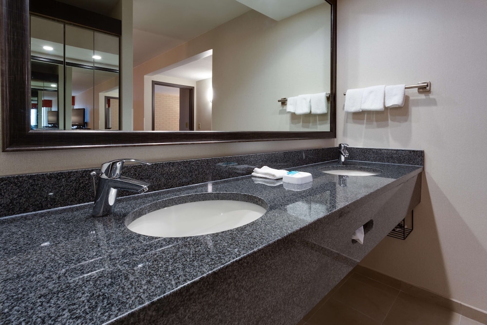 Suite, 2 Queen Beds, Accessible, Refrigerator & Microwave (Sofabed, 2 Rooms, Tub) - Photo 4