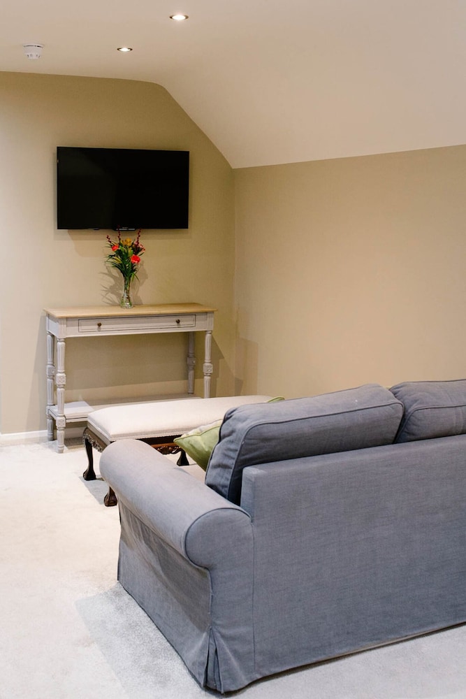 Suite, Ensuite photo 2