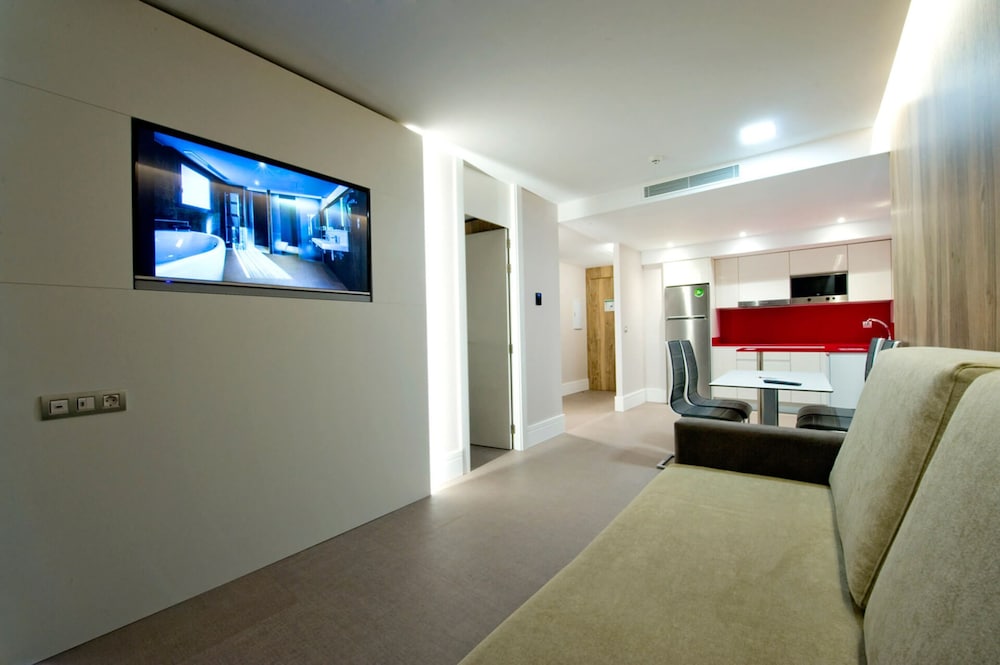Family Room, 2 Bedrooms
