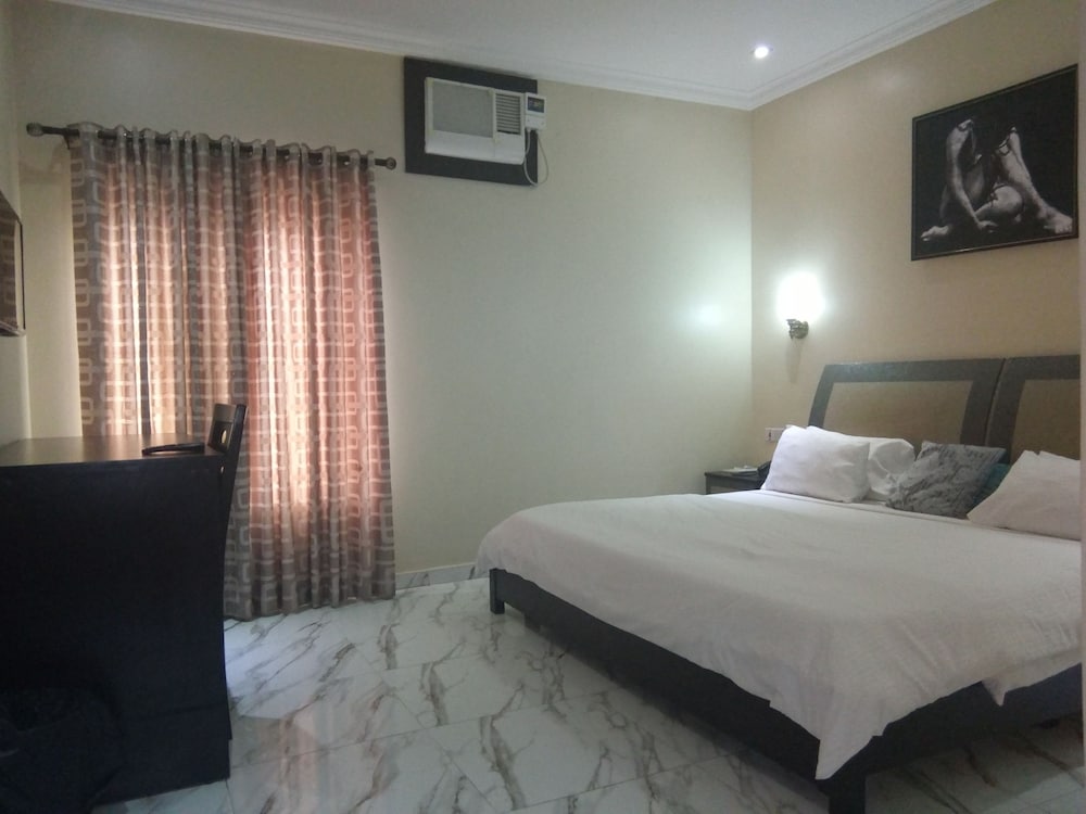 Suite - Photo 3