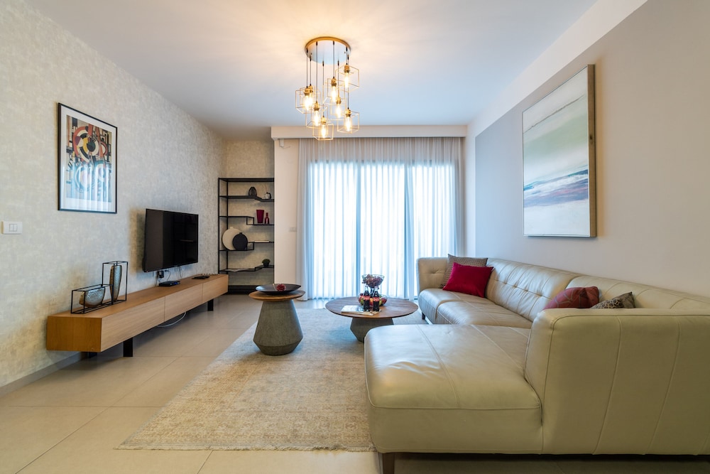 Executive Apartment, 3 Bedrooms, City View photo 1