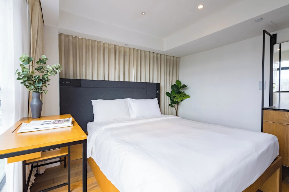 Superior Accessible Room