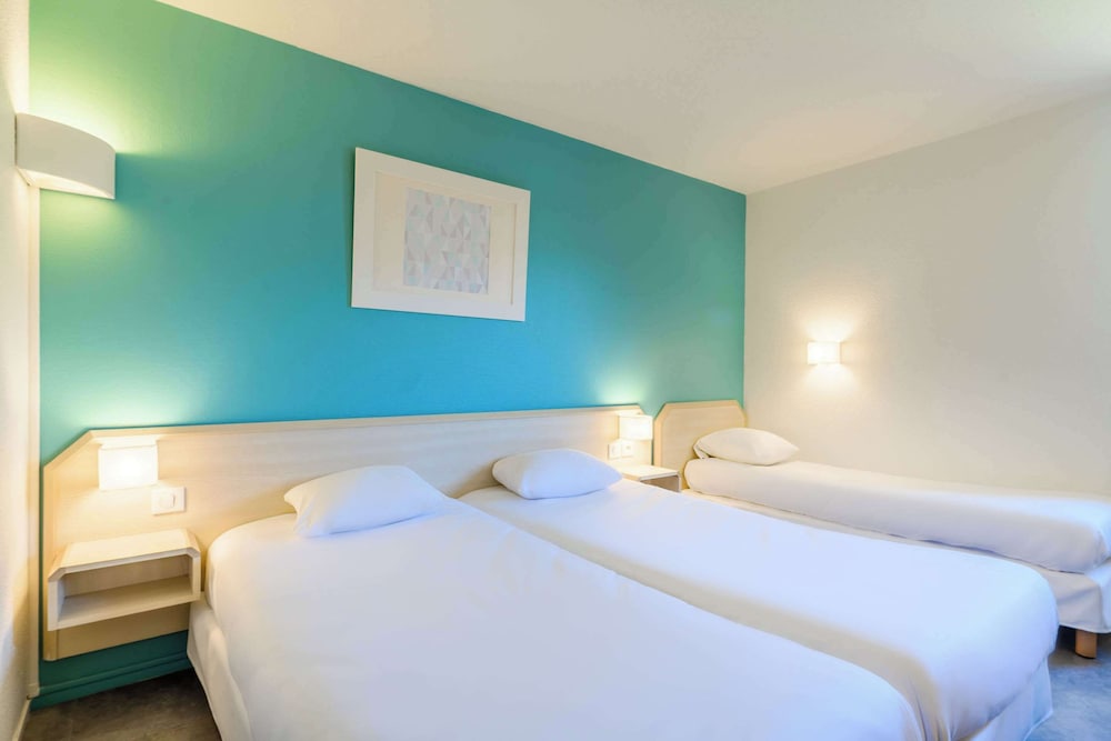 Standard Triple Room, 3 Twin Beds, Non Smoking - Photo 11