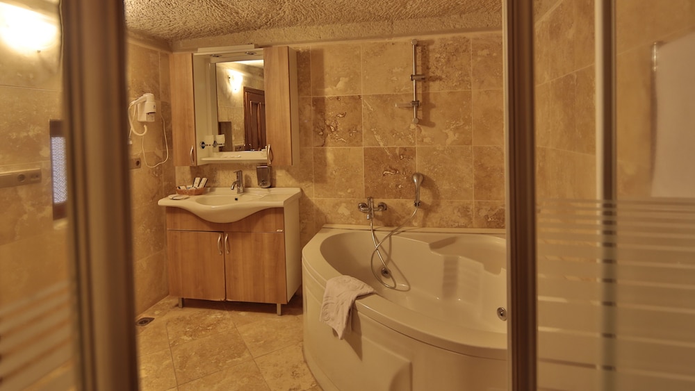 Suite (2 Adults) - Photo 4