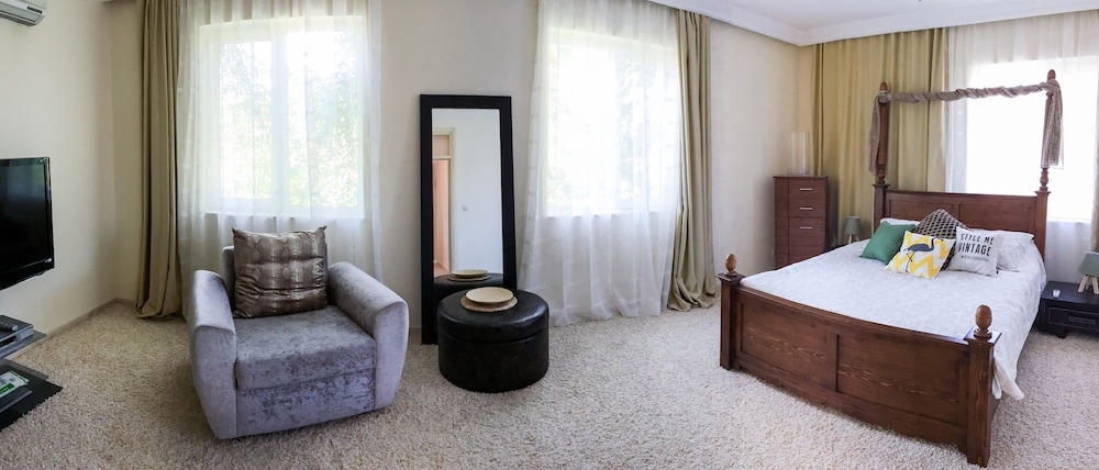 Executive Condo, Multiple Beds, Non Smoking photo 1