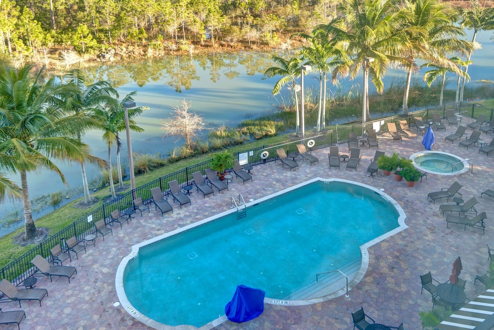 Suite, 1 King Bed, Accessible, Bay View (Hearing)