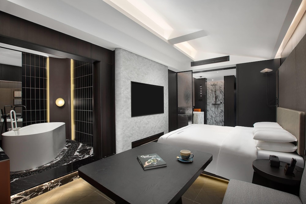Room, 1 King Bed, Non Smoking, Bathtub photo 1