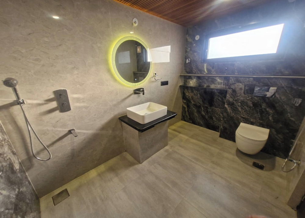 Premium Room - Photo 11
