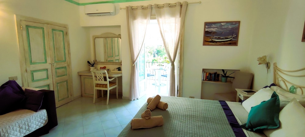 Classic Triple Room