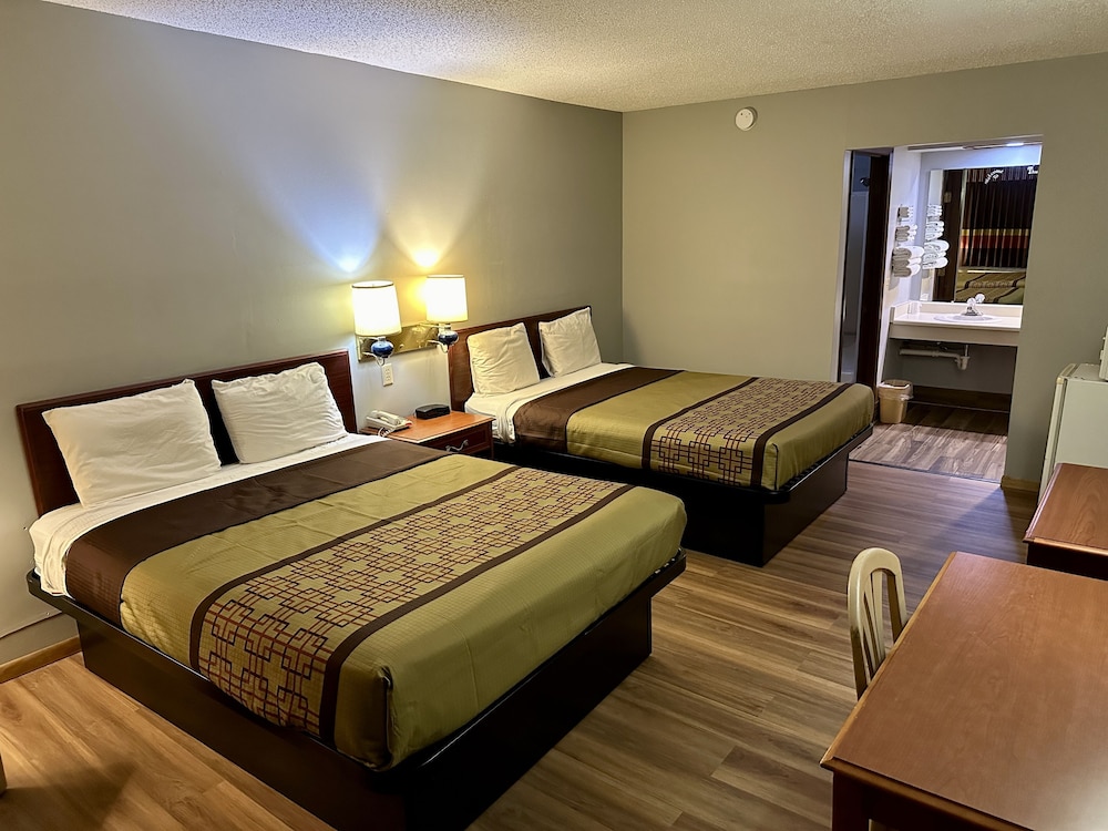 Room, 2 Queen Beds, Non Smoking - Photo 1