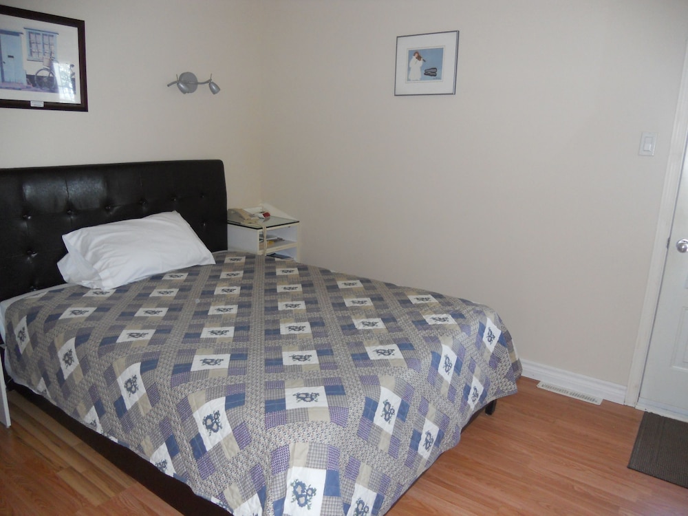 Queen Room photo 1