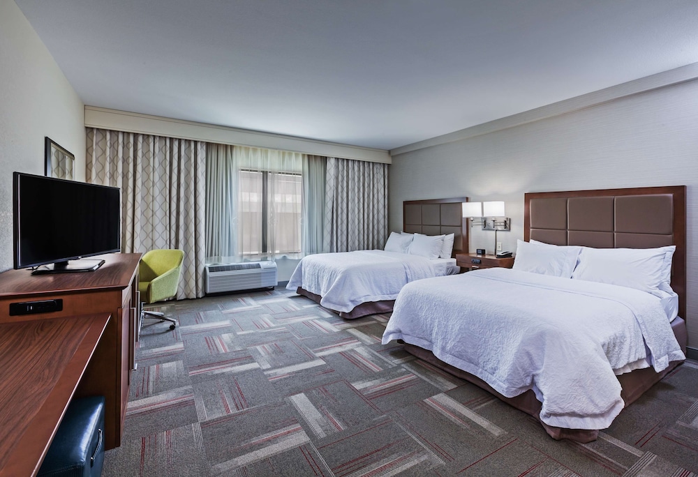 Room, 2 Queen Beds, Accessible, Bathtub photo 3