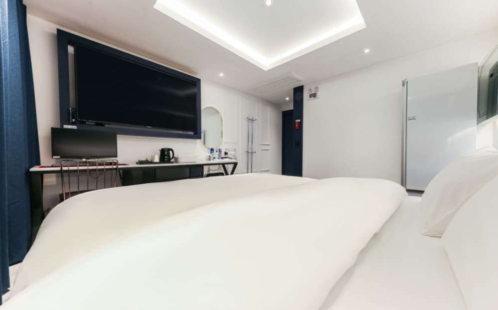 B Deluxe Room - Photo 2