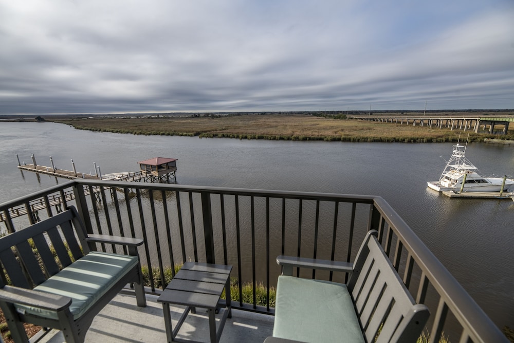 Family Double Room, 2 Queen Beds, River View (Riverfront) - Photo 2