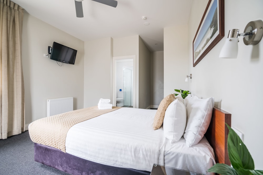 Classic Room, 1 Queen Bed, Balcony photo 2