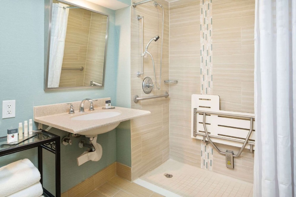 Room, 1 Queen Bed, Accessible - Photo 5