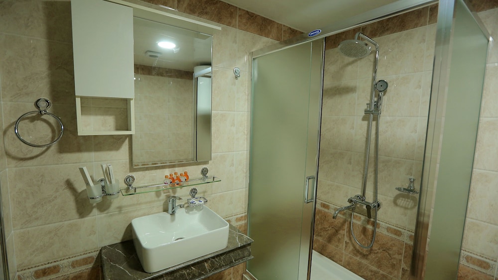 Economy Triple Room - Photo 4