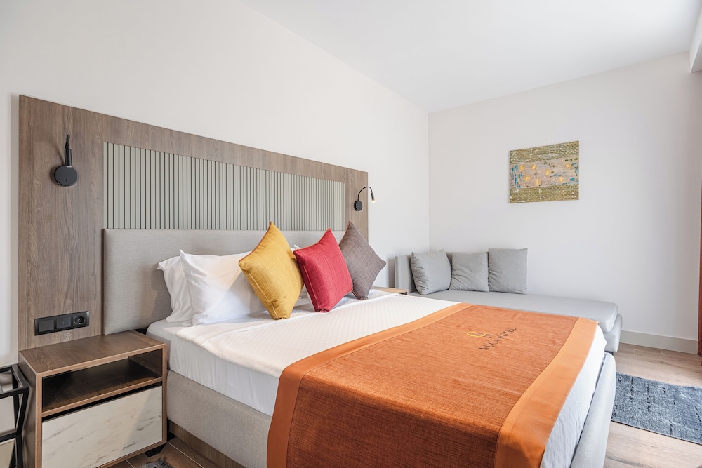 Junior Suite, City View