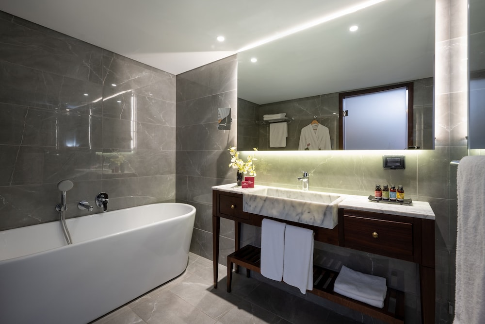 Standard Room, 2 Twin Beds, Club Lounge Access, Sea View (Lounge Access) - Photo 4