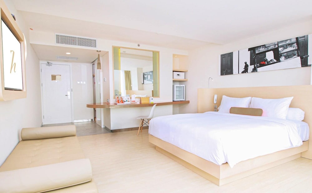 Deluxe Double or Twin Room, Pool View
