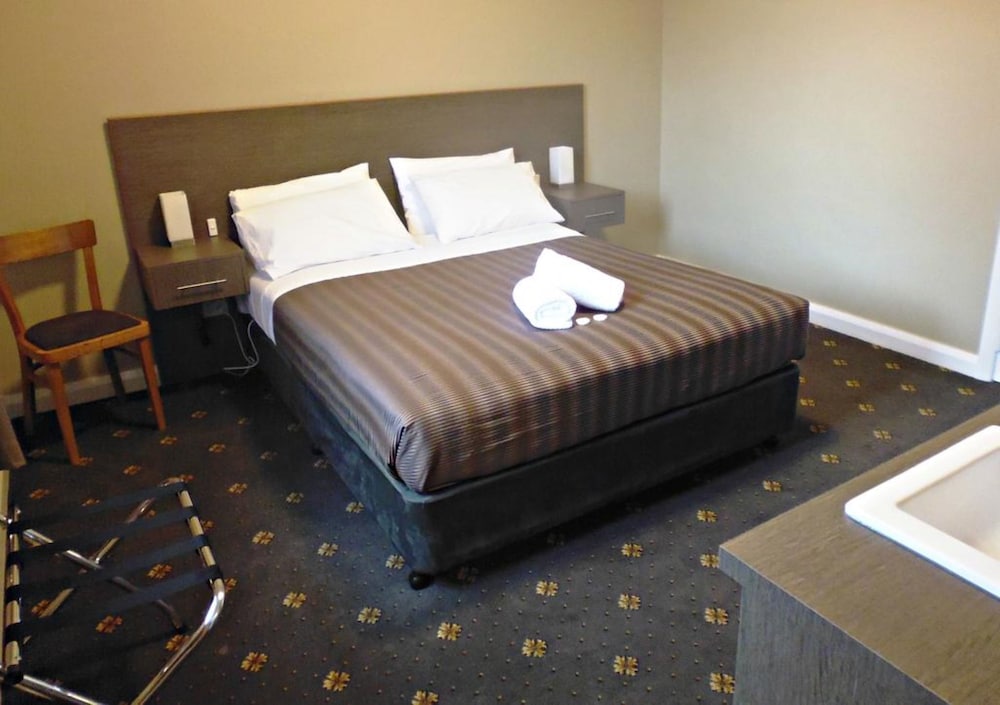 Superior Room, 1 Queen Bed photo 3