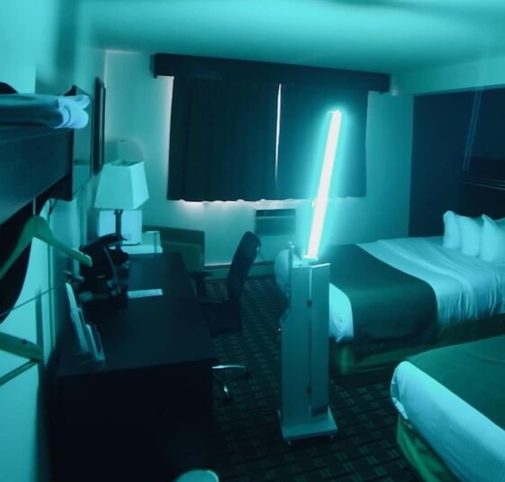 Loft Suite, 2 Queen Beds, 1 Twin Bed, Kitchenette, Non Smoking photo 3