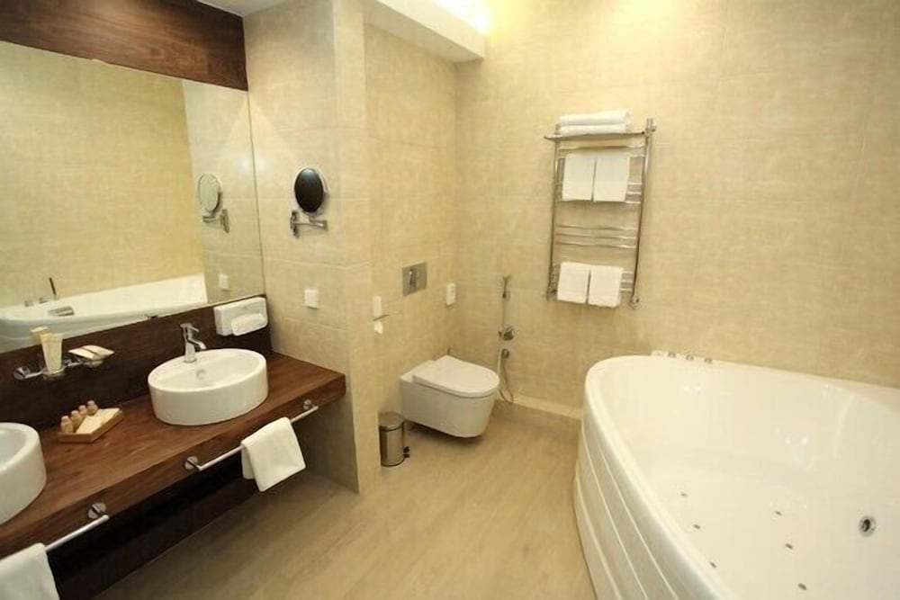 Honeymoon Suite photo 3