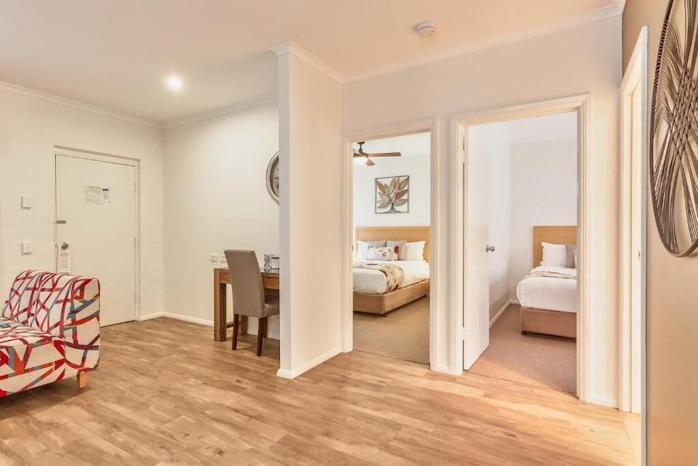 Two Bedroom Apartment with Courtyard