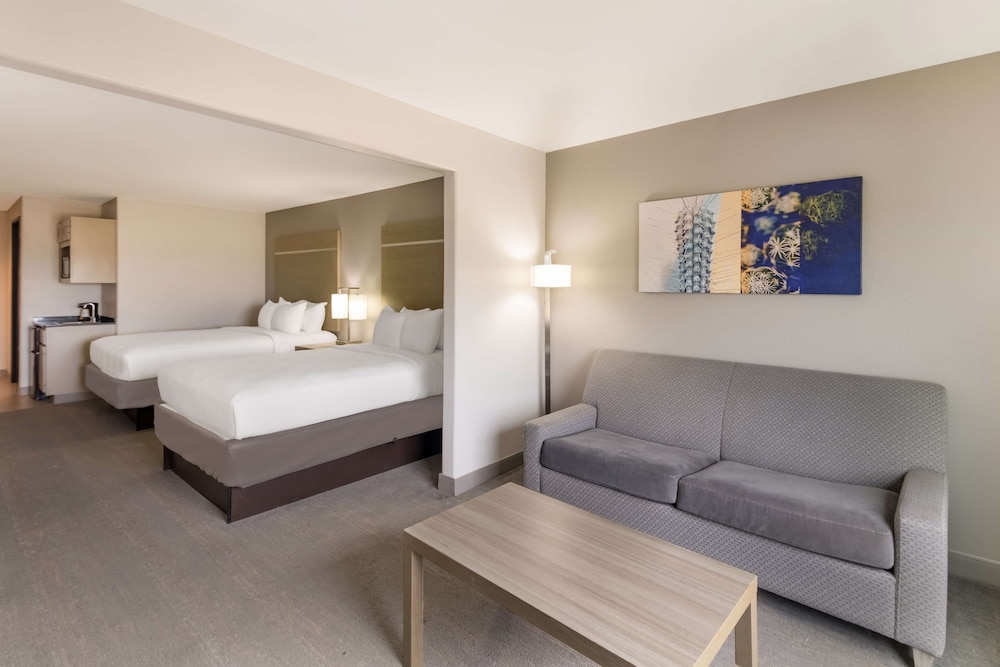 Suite, 2 Queen Beds, Non Smoking, Refrigerator & Microwave (with Sofabed) - Photo 1