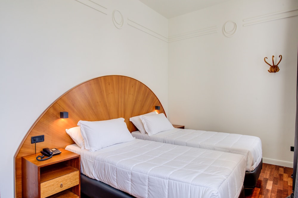 Standard Double or Twin Room photo 3