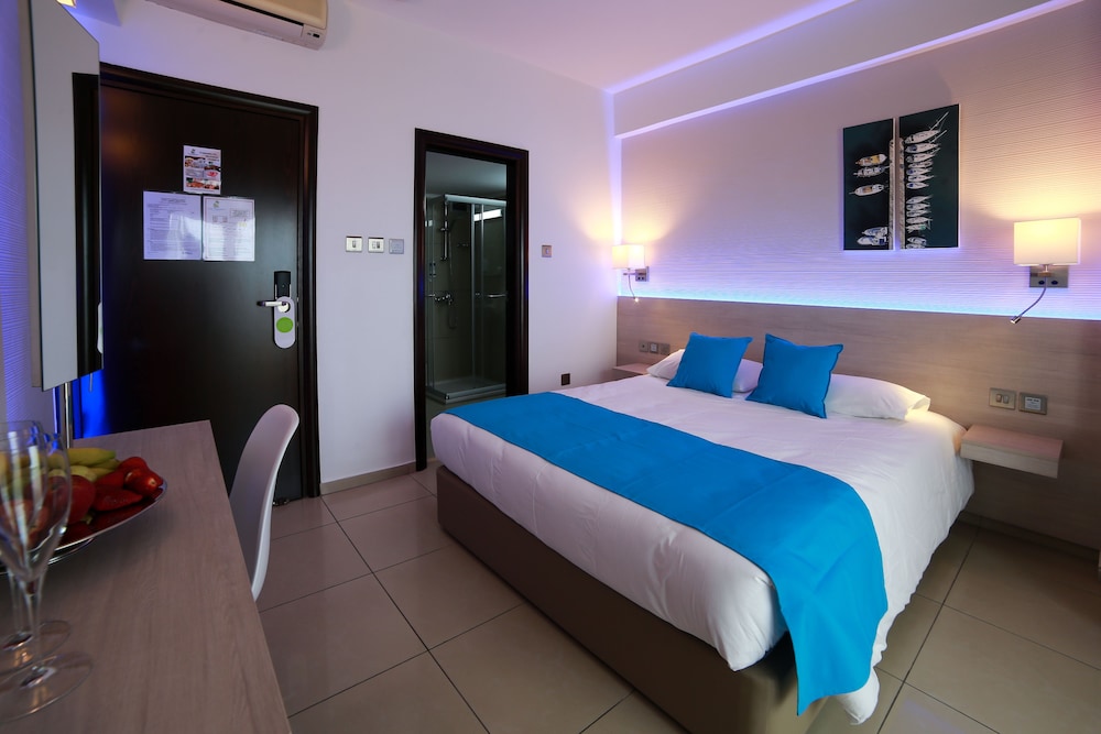 Apartment, Partial Sea View