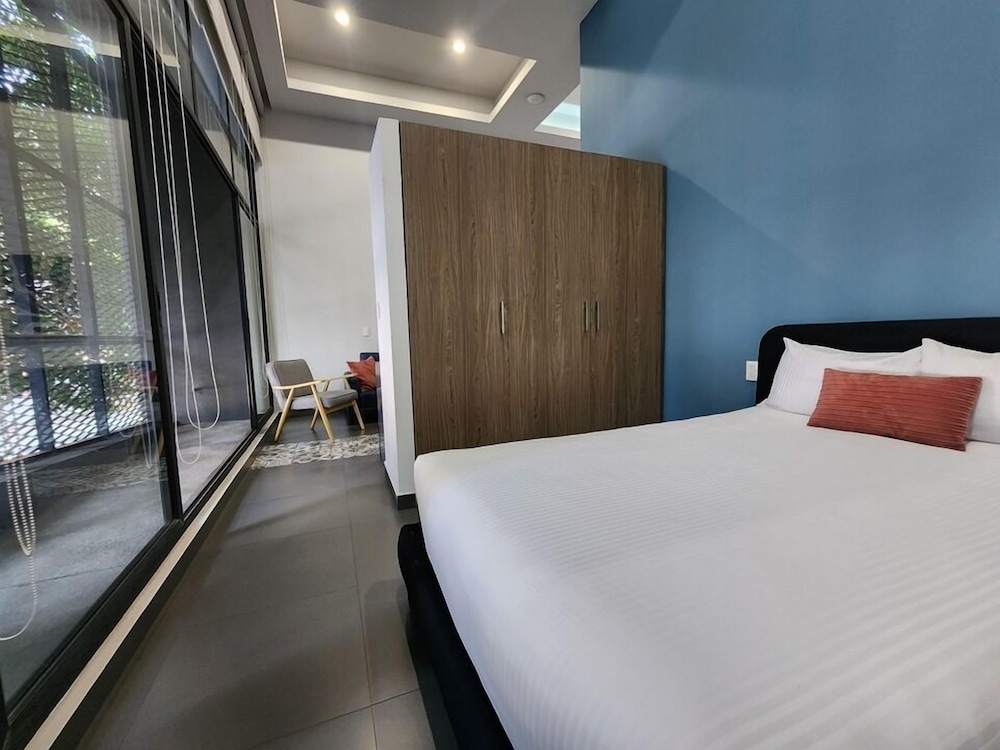 Luxury Apartment photo 3