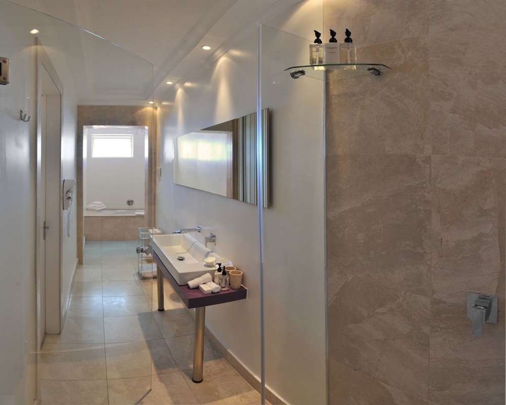Superior Suite - Photo 3