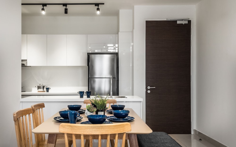 Three Bedroom Apartment - Photo 7