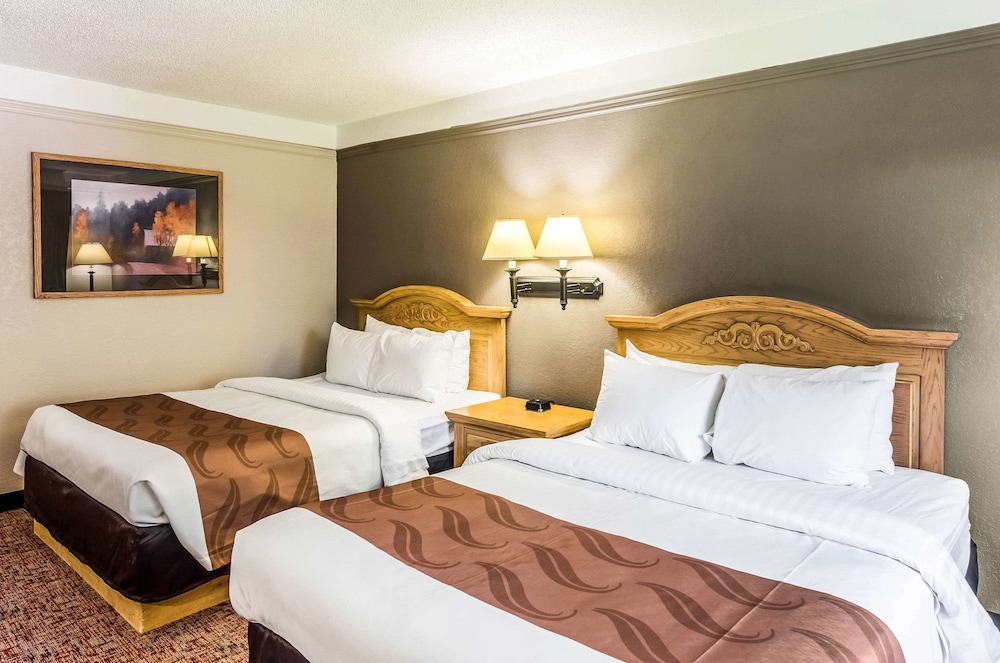 Standard Room, 2 Queen Beds, Non Smoking - Photo 1
