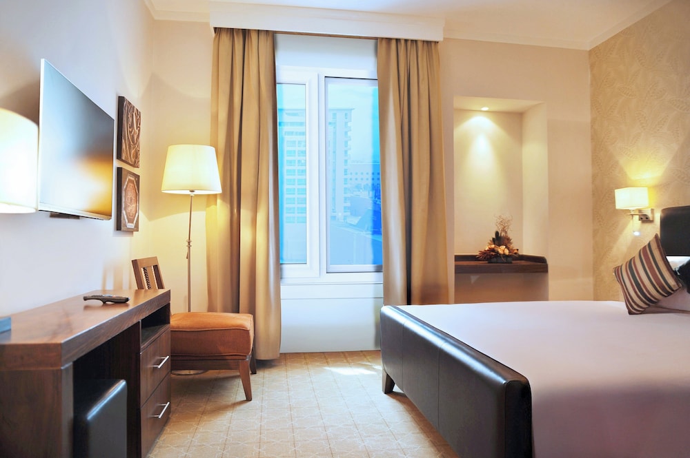 Suite, 2 Bedrooms, Smoking, Kitchen thumbnail 5