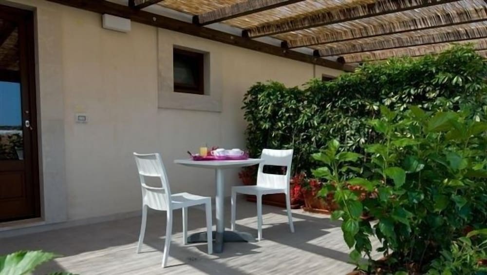 Comfort Condo, 1 Bedroom, Kitchen, Courtyard Area photo 3