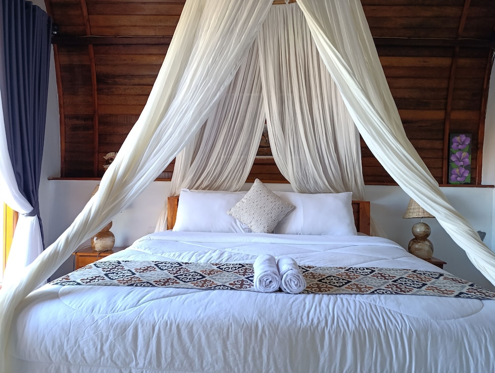 Deluxe Double Room, Balcony, Hill View