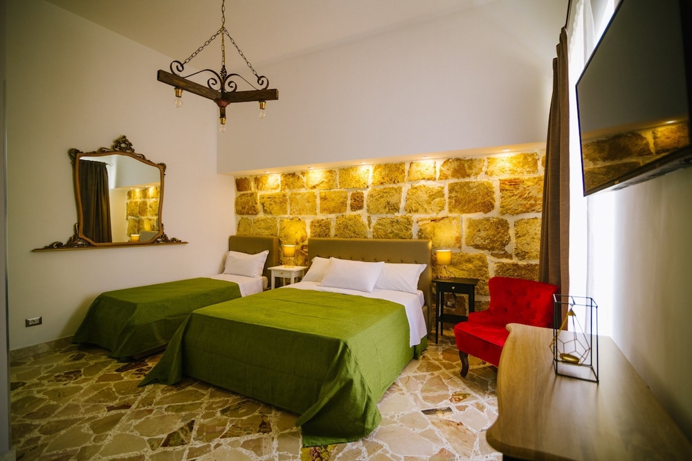 Superior Triple Room, Courtyard View (Re Carlo)