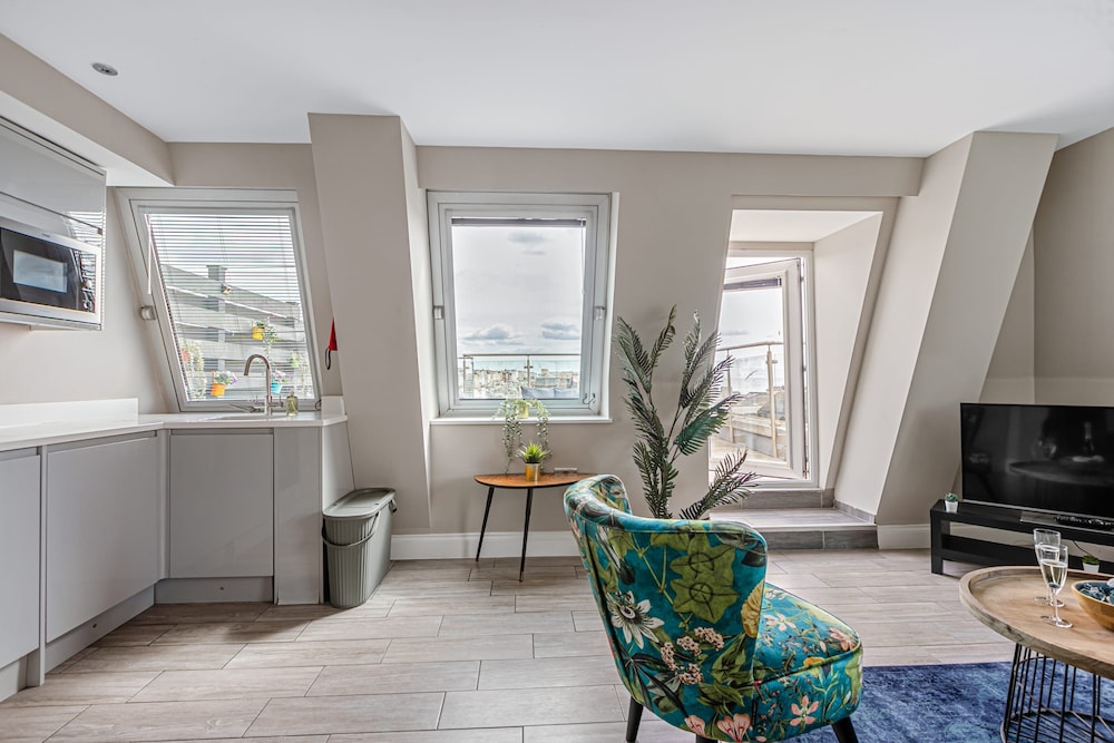 Apartament na szczycie w Brighton Beach City z widokiem na morze i balkonem, Zdjęcie 20