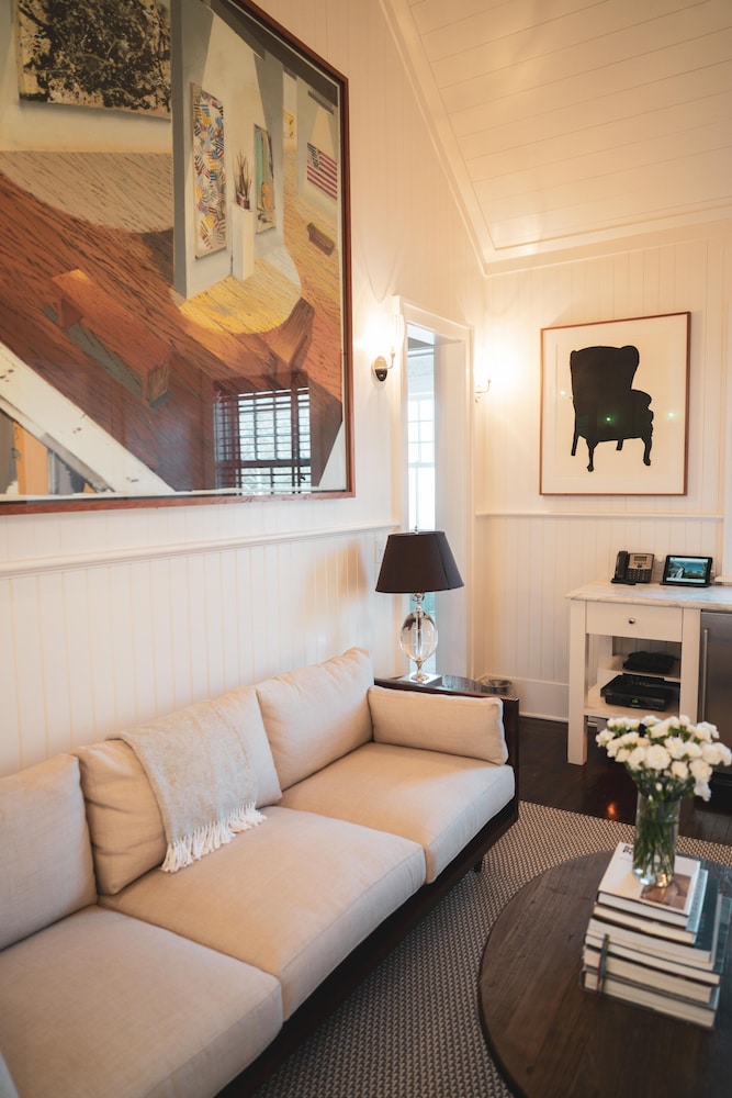 Deluxe Suite photo 3