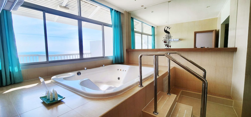 Penthouse, 2 Bedrooms - Photo 4