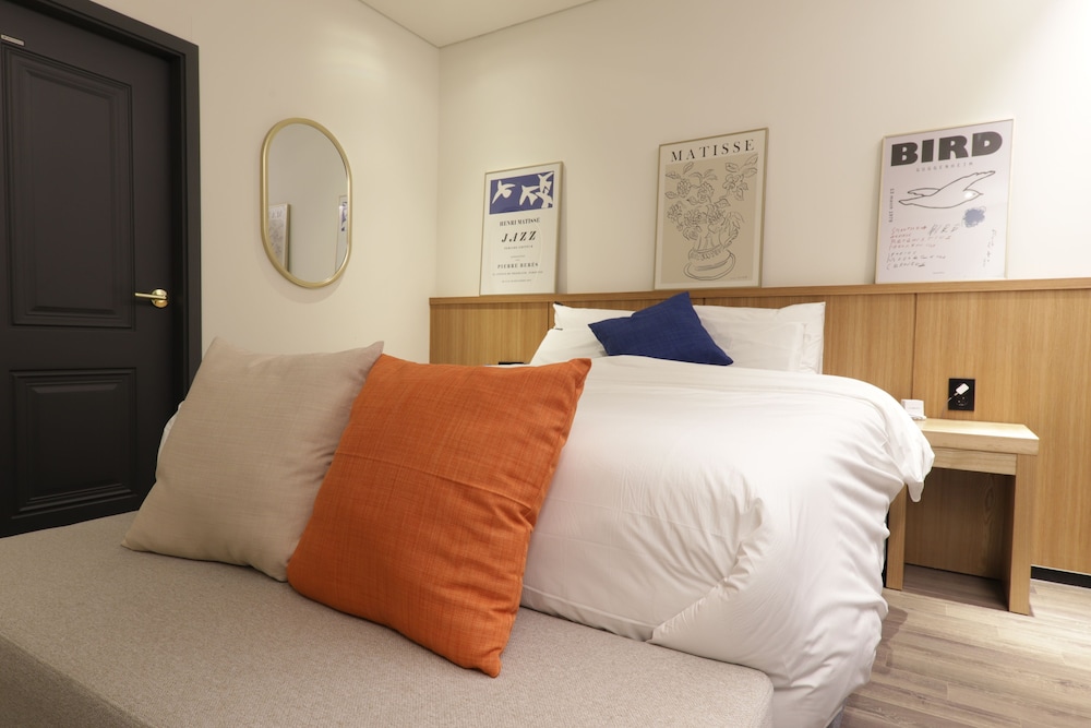 Premium Room - Photo 8