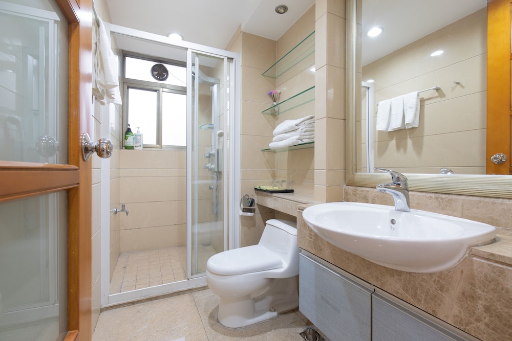 Senior Villa, 6 Bedrooms, Jetted Tub, Courtyard View photo 2