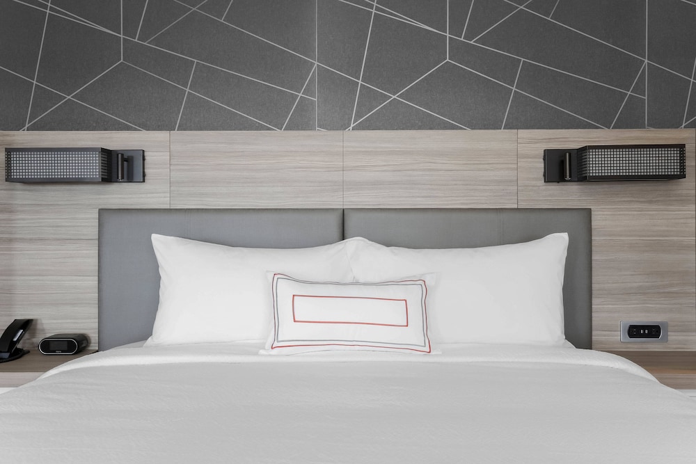 Suite, 1 King Bed - Photo 5
