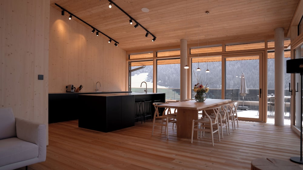 Luxury Apartment, Balcony, Mountain View photo 2