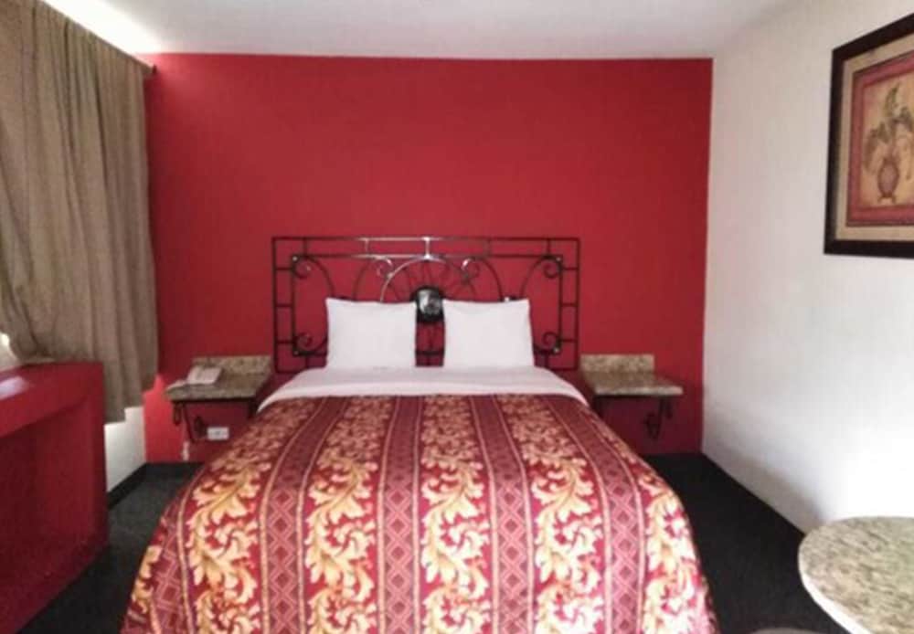 Classic Room, 1 Queen Bed photo 1